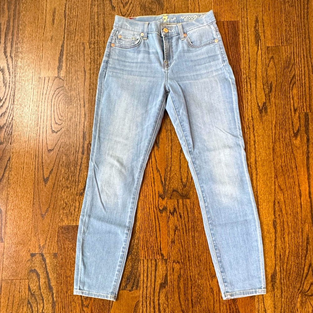7 FOR ALL MANKIND “The Cosmo” CROPPED SKINNY JEAN IN LIGHT WASH